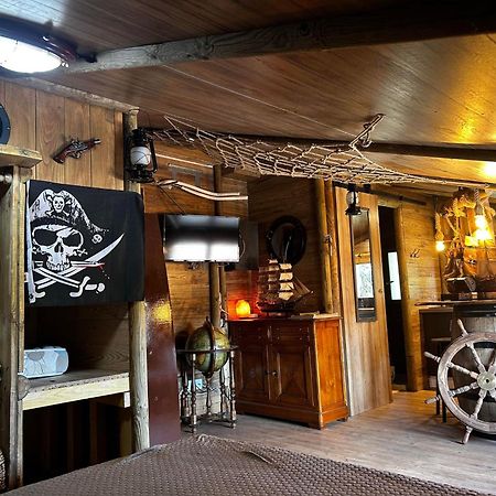 Les Chambres De Paulette Chambres A Theme Jack Sparrow Sainte-Marie-la-Mer Eksteriør bilde