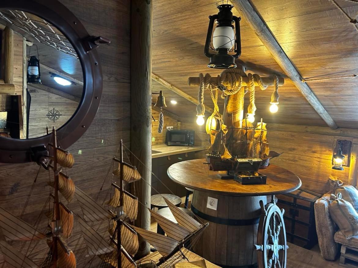 Les Chambres De Paulette Chambres A Theme Jack Sparrow Sainte-Marie-la-Mer Eksteriør bilde